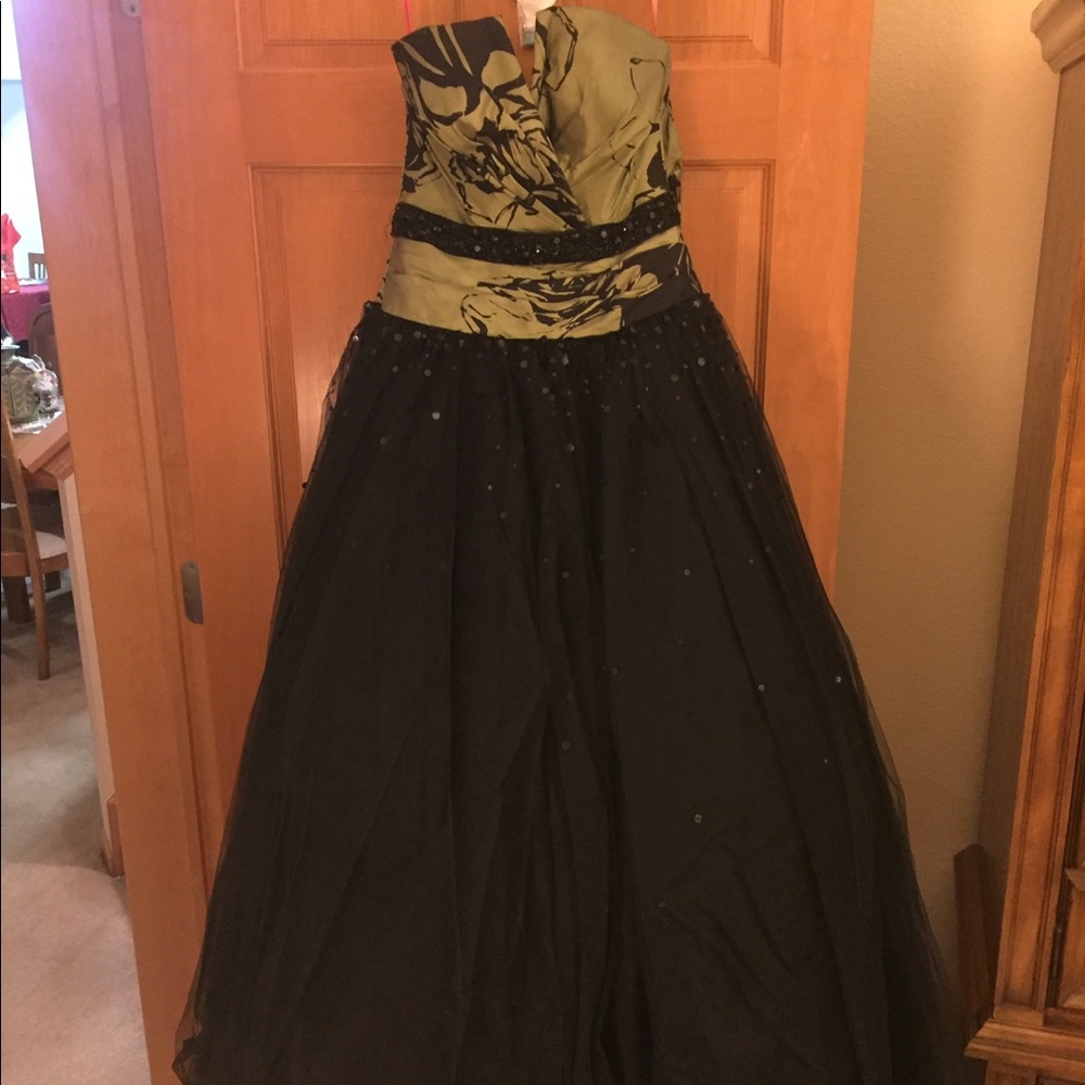 Beautiful prom dress for sale!